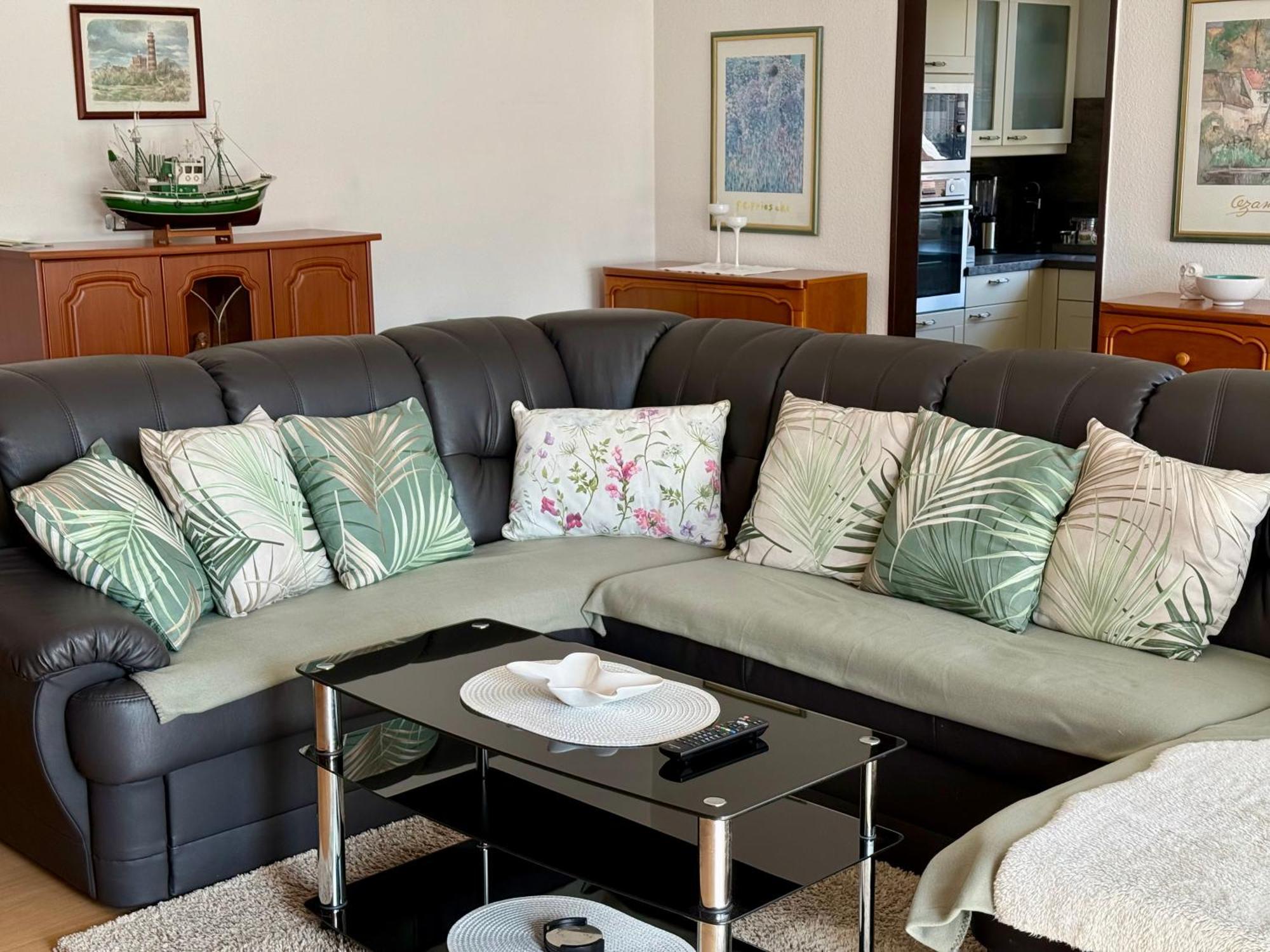 Lichtdurchflutete Grosse Wohnung ชเวล์ม ภายนอก รูปภาพ