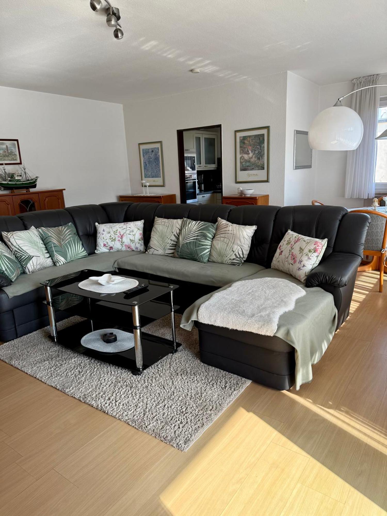 Lichtdurchflutete Grosse Wohnung ชเวล์ม ภายนอก รูปภาพ